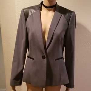 Single button 2-piece